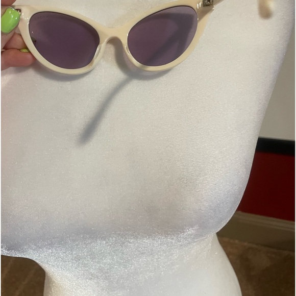 Tom Ford cat eye ivory sunglasses. - Picture 5 of 6